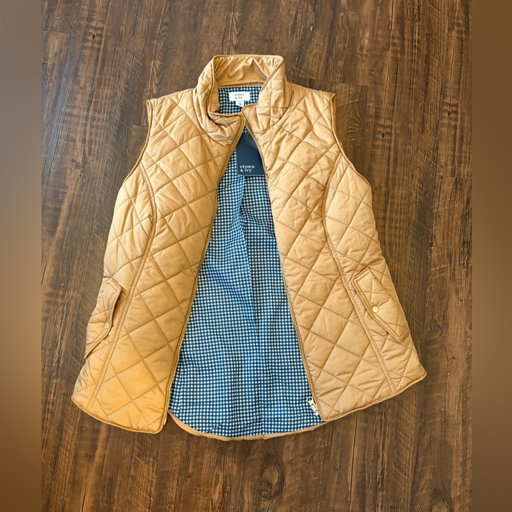 Crown and Ivy vest- new with tags